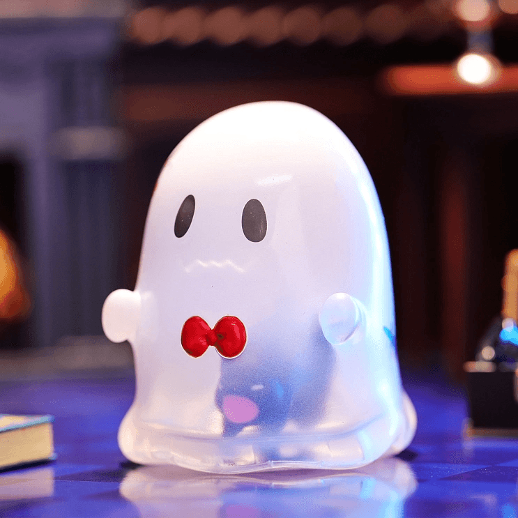 Фигурка 'Призрак' из серии Lilith Midnight Tea Party Blind Box в виде белого привидения