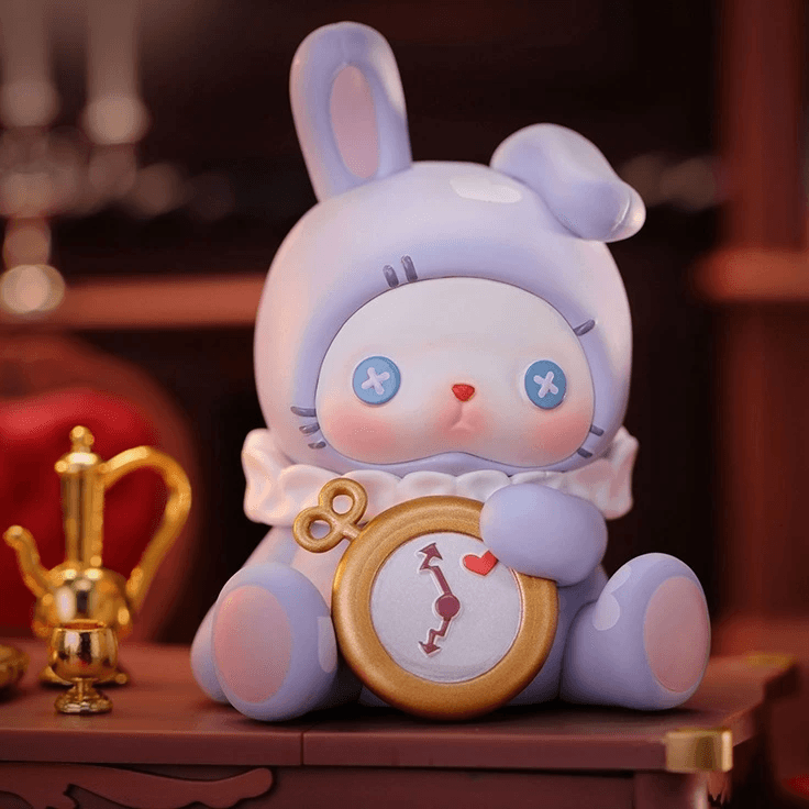 Фигурка 'Белый Кролик' из серии Lilith Midnight Tea Party Blind Box с часами