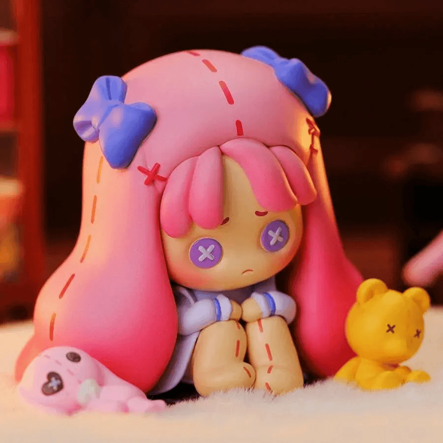 Секретная фигурка 'Лоскутная Лилит' из серии Lilith Midnight Tea Party Blind Box