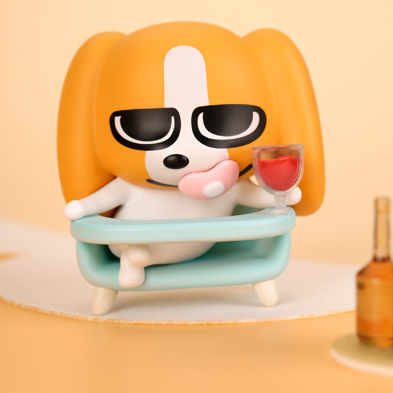 Фигурка 'Интересненько' из серии Lipu Friends Baby Me Blind Box в виде собачки в очках