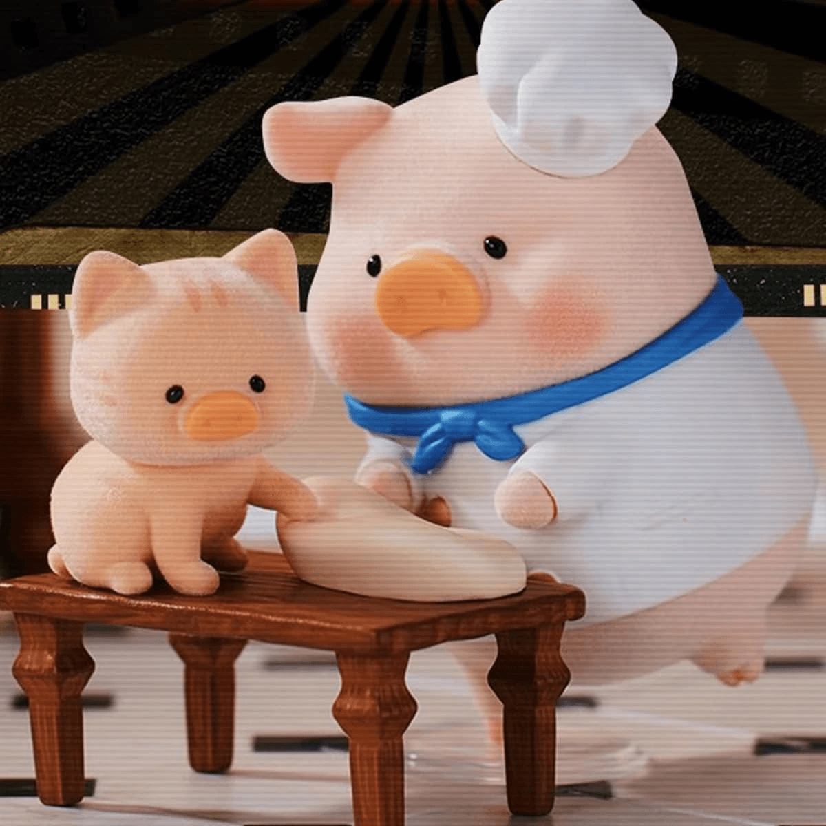 Секретная фигурка 'Мастер-класс' из серии Lulu Pigchelin Restaurant Blind Box в виде поросенка-шефа с котенком
