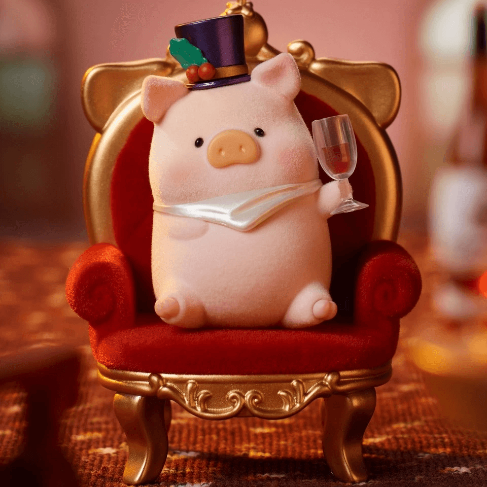 Супер-секретная фигурка 'Гурман' из серии Lulu Pigchelin Restaurant Blind Box в виде поросенка в кресле