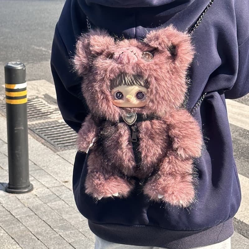 Фигурка из серии MayMei Rebel Doll Backpack Blind Box на спине — фото 6