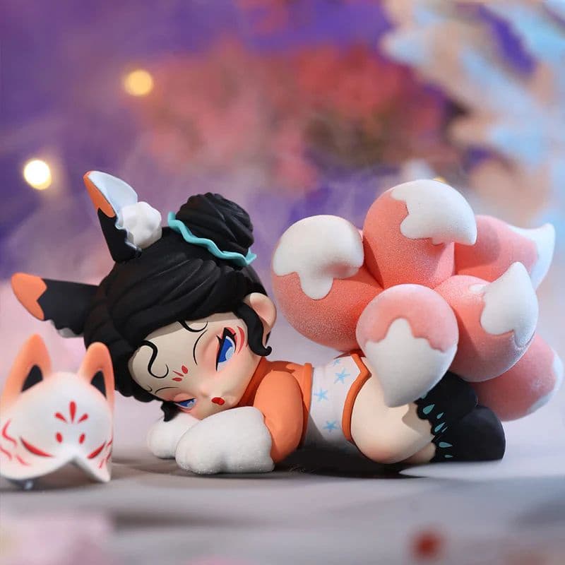 Фигурка 'Цзювэй' из серии Nami Floating Mountains and Seas Blind Box в виде девятихвостой лисы