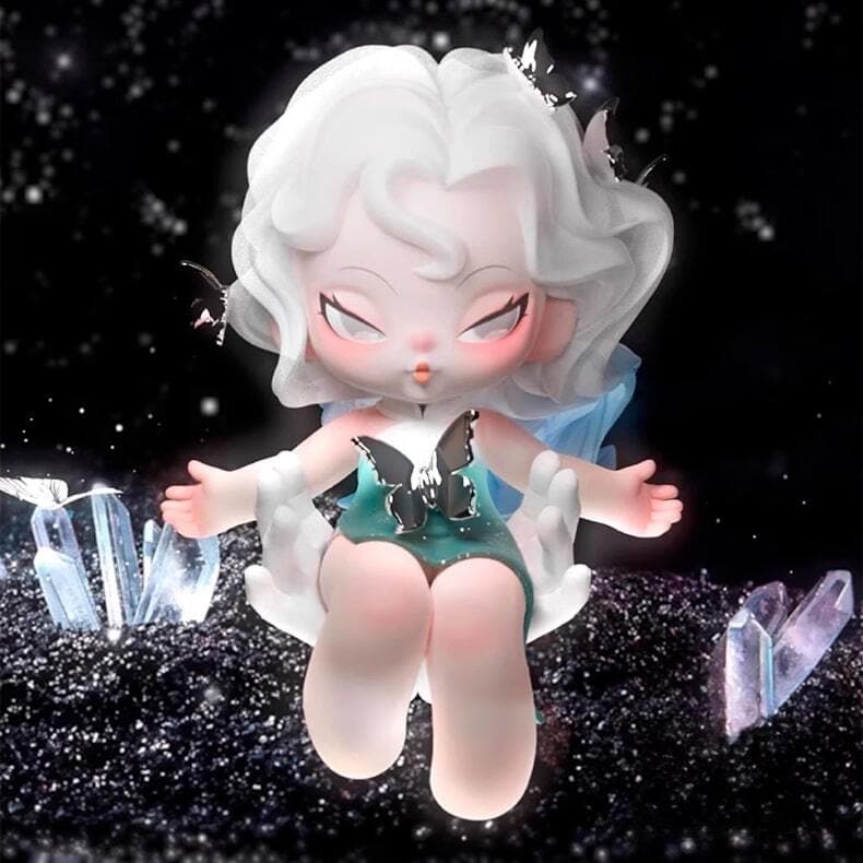 Фигурка 'Грёза' из серии Nami Nightmare Core Blind Box в виде парящей девушки с белыми волосами